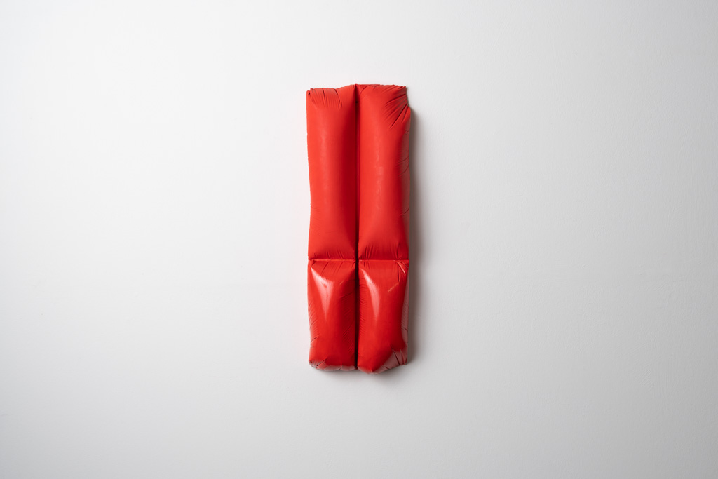 Untitled (echo), 2025, a sculpture in plaster, acrylic, polyurethane